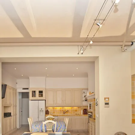 Spacieuse Maison Avec Belle Architecture Saint-Tropez